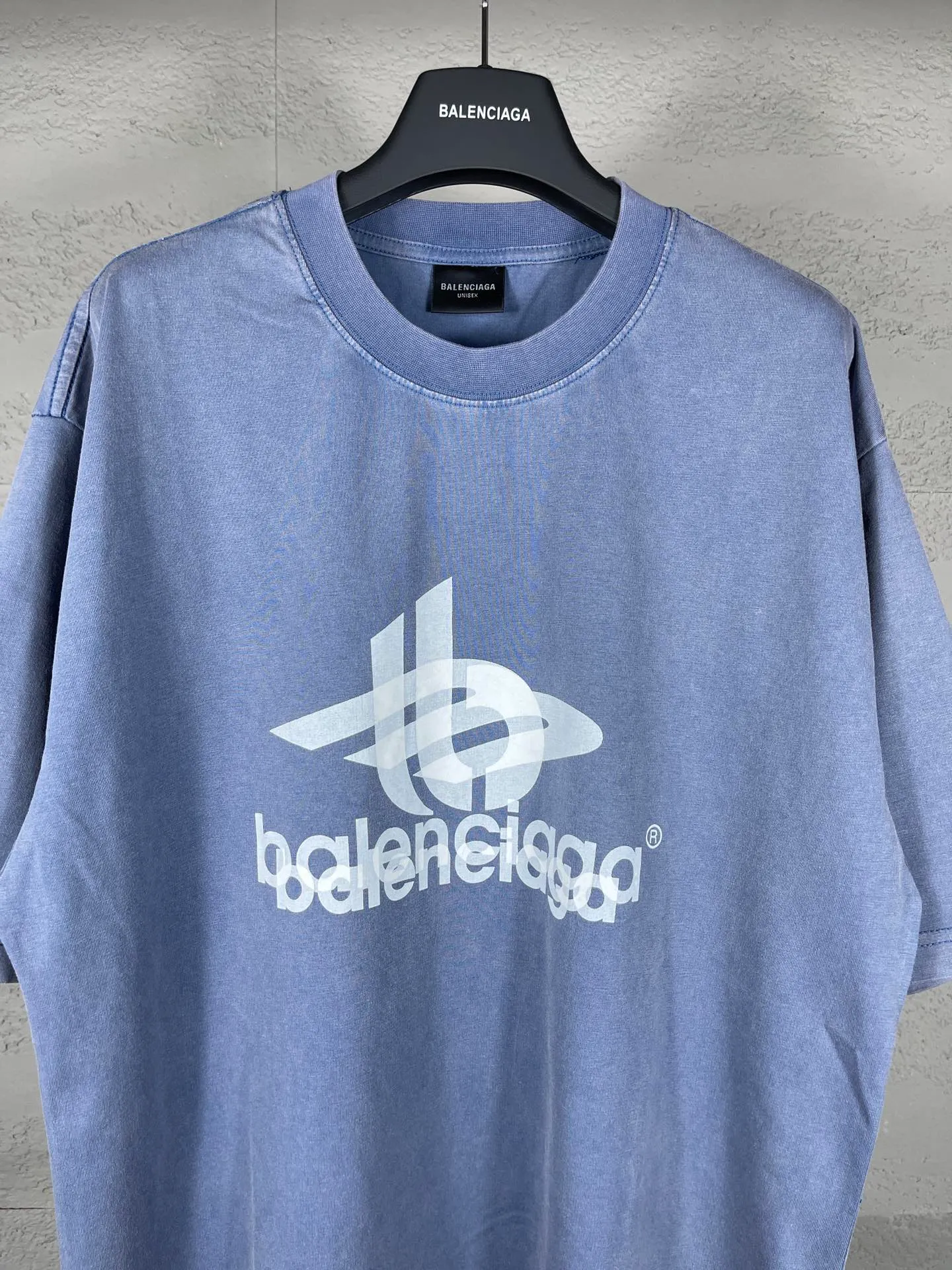 【 . Quality】BALENCI*GA/ .2024New Arrival. LOGOClassic T . . Authentic ， ！ ZP . 260 ， . ， ，。 。Classic ，LOGO ， ， 。 . ， ， ， OS . Same Style ：BL 223219 ： Size：XS L